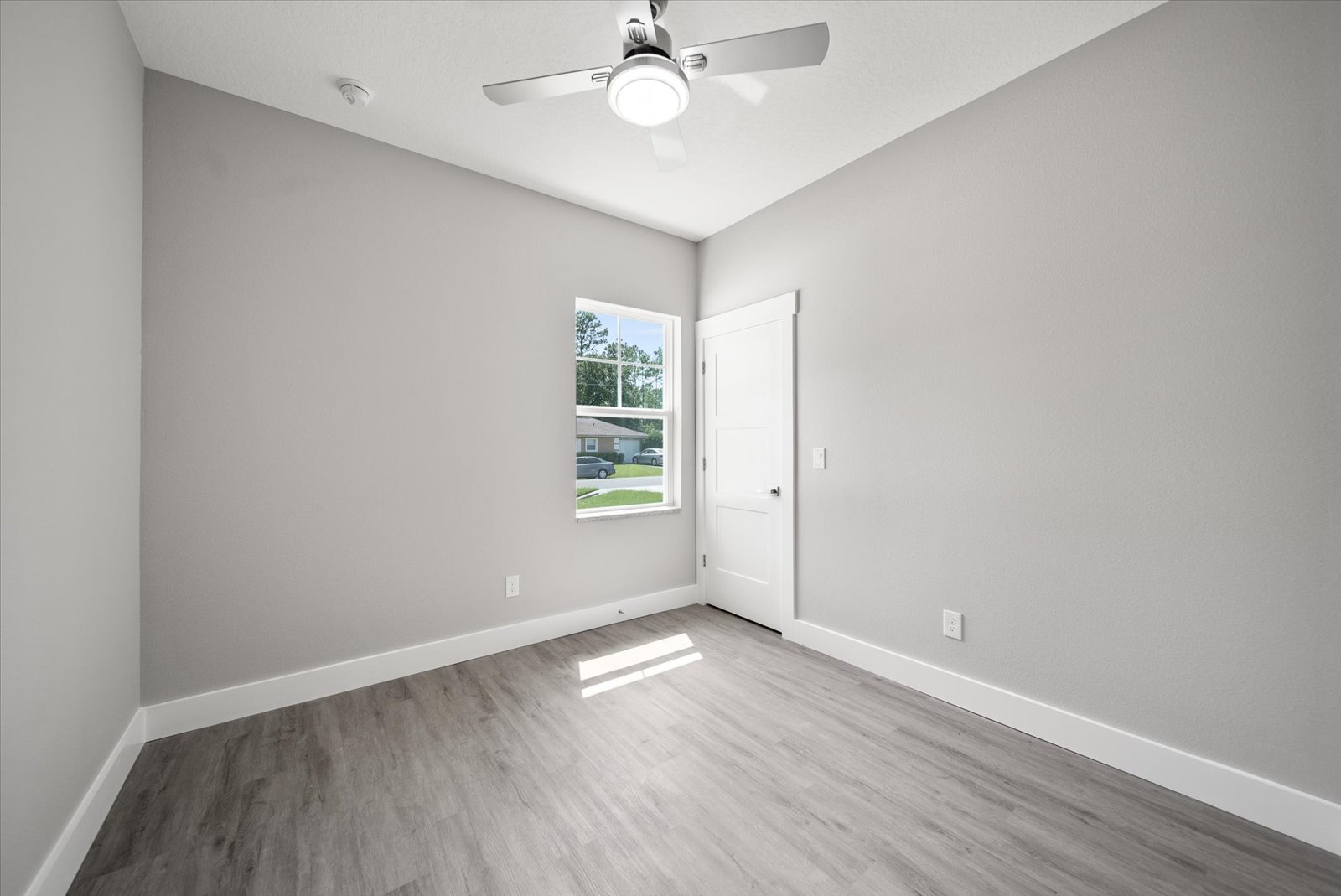 Bedroom with ceiling fan
