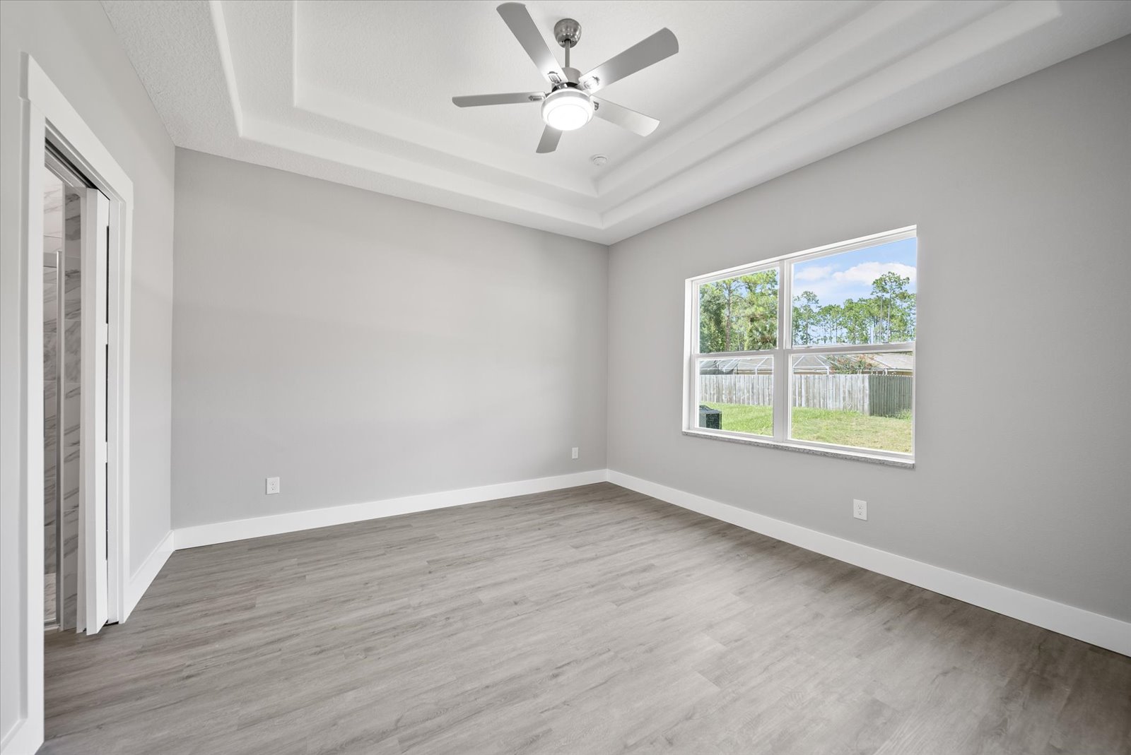 Bedroom with tray ceiling