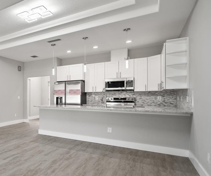 Kitchen breakfast bar